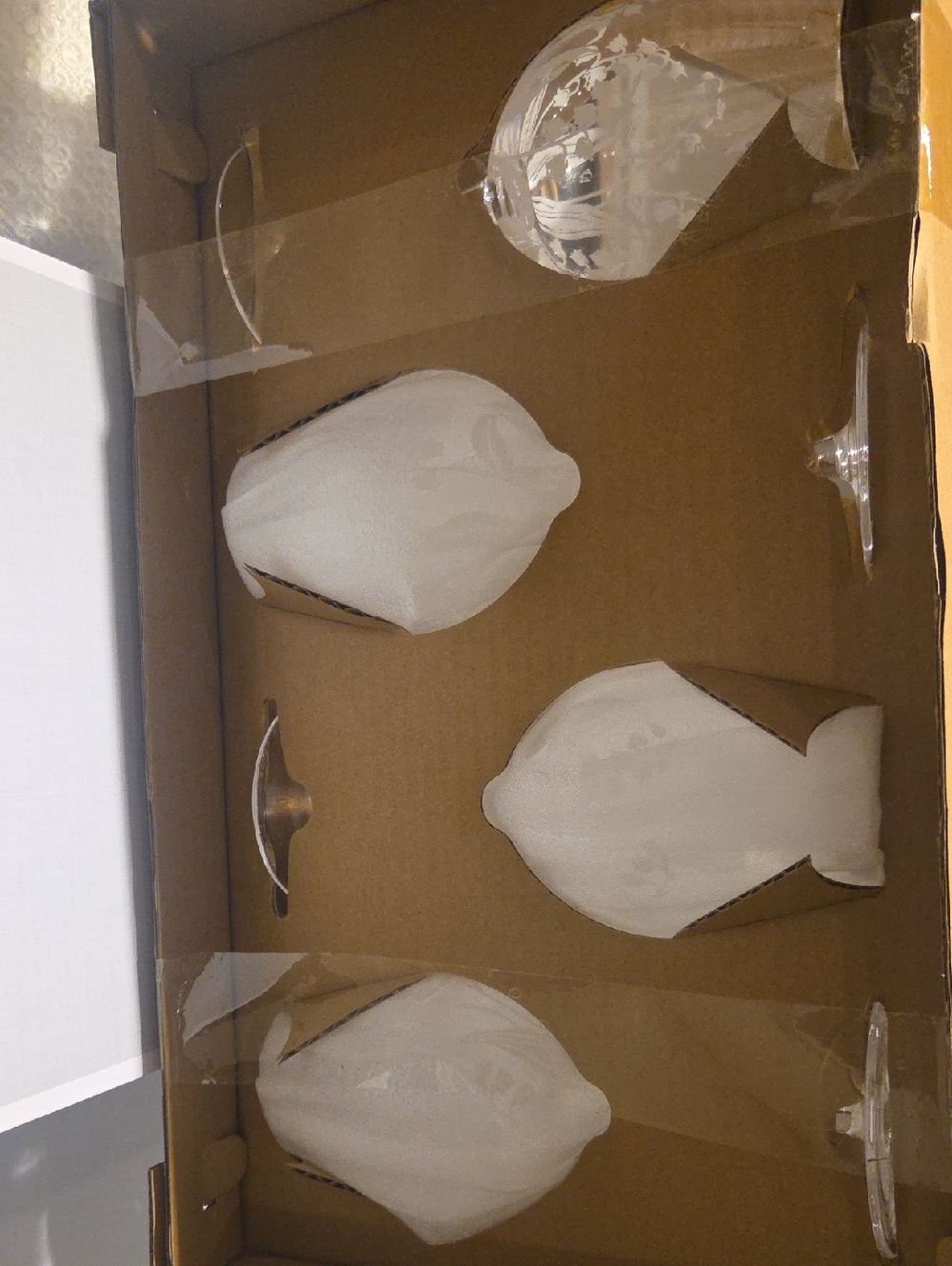 12 Floral Wine Glass - Clear with White Floral Accent - Picture 8 of 9